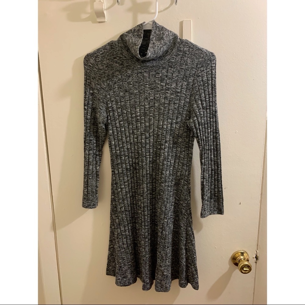 small grey turtleneck & back keyhole 🦅 dress